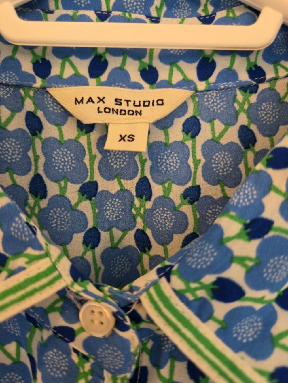 Max Studio maxi dress XS blue/white floral tiered flutter sleeves button down - Picture 4 of 13